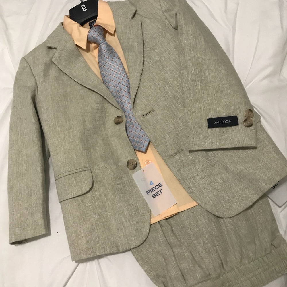 BOYS 4 PIECE NAUTICA SUIT NWT